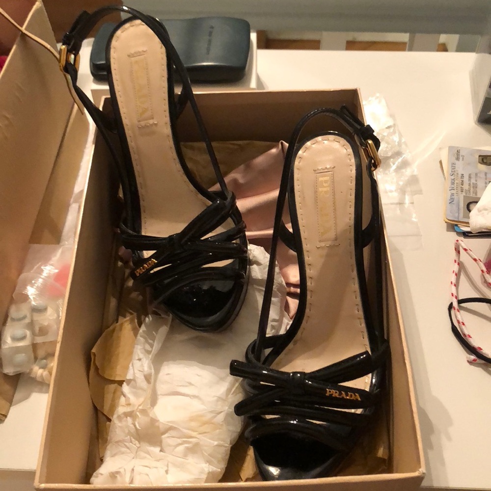 PRADA WITH BOX SZ 39 black pumps